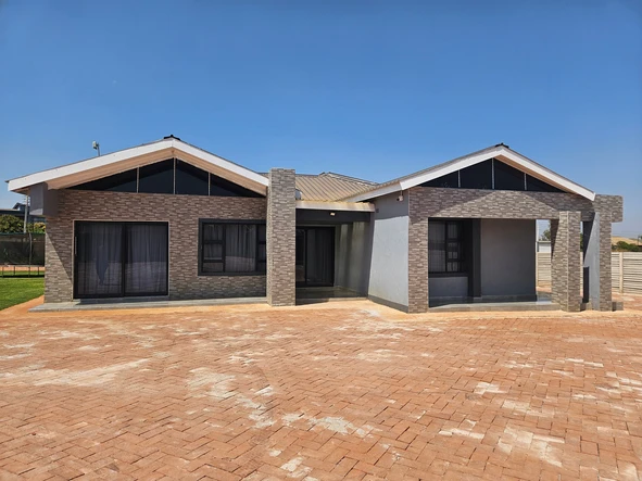 6 Bedroom House