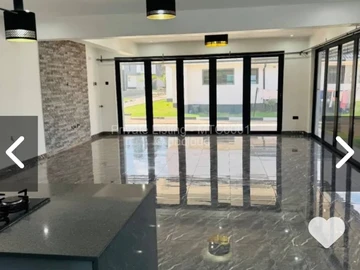 4 Bedroom Flat & Apartment