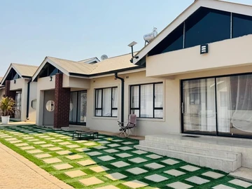 4 Bedroom Flat & Apartment