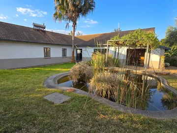 Prime Famona Living: A Spacious Family Retreat