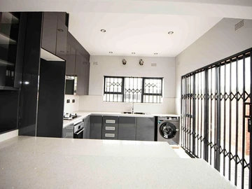 3 Bedroom Flat & Apartment