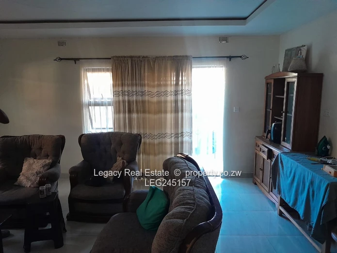 Well-Maintained 4-Bedroom House To Let In Damofalls.