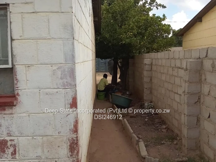 Zengeza (2) Chitungwiza Corehouse For Sale 