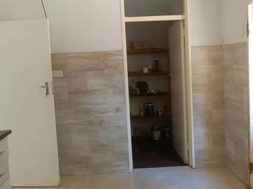 4 Bedroom Flat & Apartment