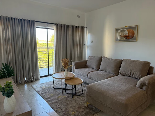 2 Bedroom Flat & Apartment