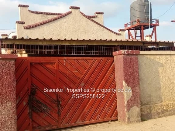 3 bedroomed house dor sale in Manyame Park ,Phase 5