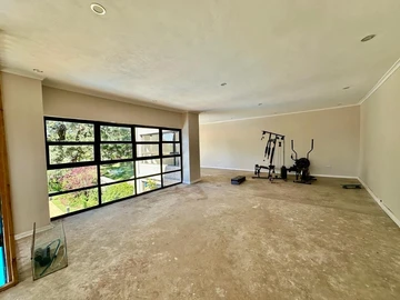 6 Bedroom House