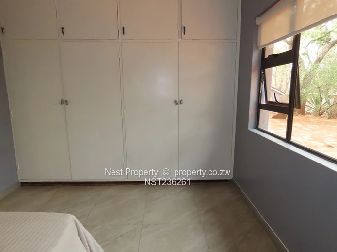 Townhouse Modern - 6 Bed House in Rolf Valley!