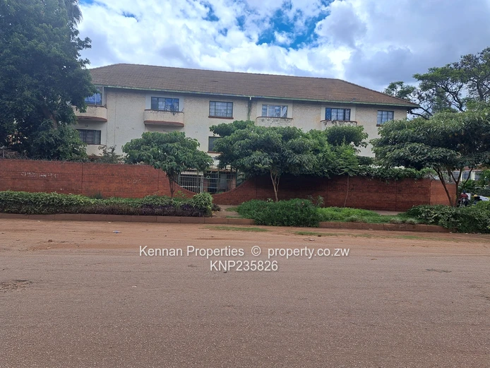 Secure 2-bedroom flat close to Avenues Hospital and Shops.