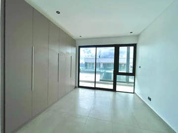 4 Bedroom Flat & Apartment