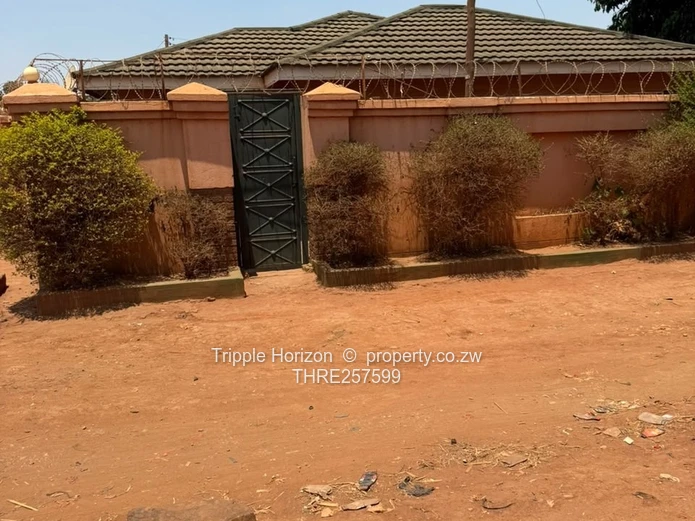 8-Bed Kuwadzana Home — Borehole, Walled Concrete Yard