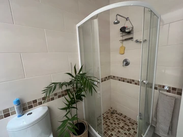 3 Bedroom Flat & Apartment