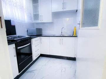 2 Bedroom Flat & Apartment