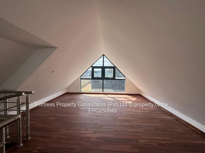 Borrowdale West 4-Bed: Loft, Covered Patio & very secure