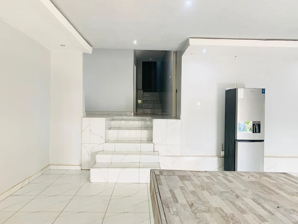 7 Bedroom Flat & Apartment