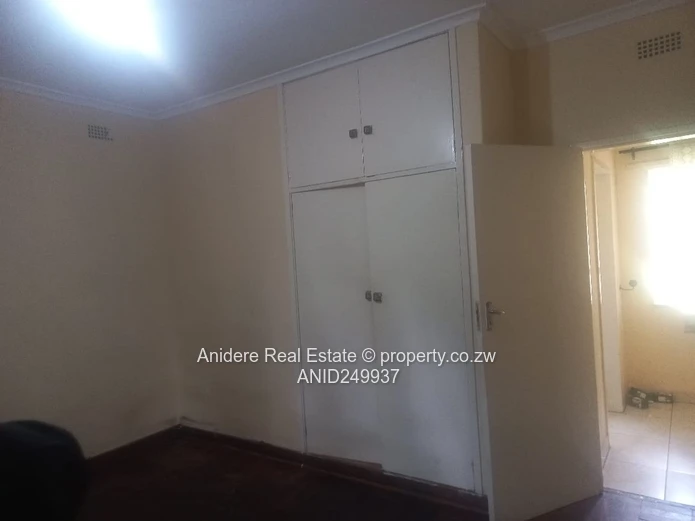 Greendale 4-Bed Home on 4395m² 