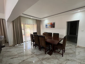 3 Bedroom Flat & Apartment