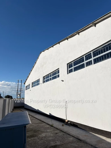 Marondera: Secure 1,000m² High-Ceiling Warehouse