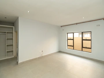 3 Bedroom Flat & Apartment