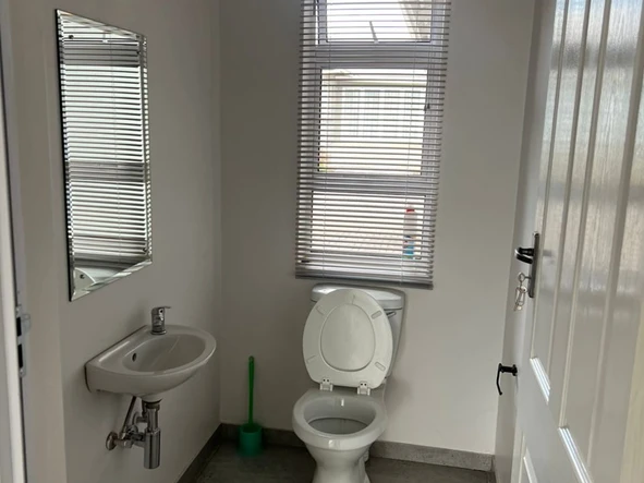 3 Bedroom Flat & Apartment