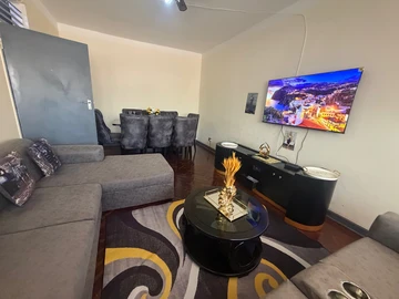 2 Bedroom Flat & Apartment