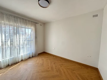 2 Bedroom Flat & Apartment
