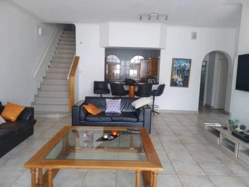 Spacious 3 Bed Cluster! 