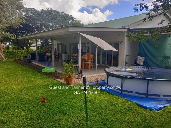 Beautiful Dual-Residence Property on 1,400sqm