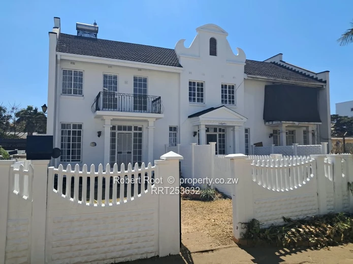 Neat recently renovated 2 bed duplex apartment 