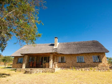 Hotel & Lodge