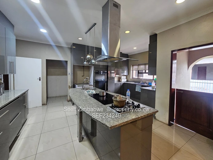 Executive 5-Bedroom House for Rent in Arlington Estate