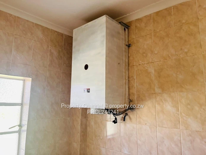 Bright 1-Bed Garden Flat with Borehole in Bluff Hill