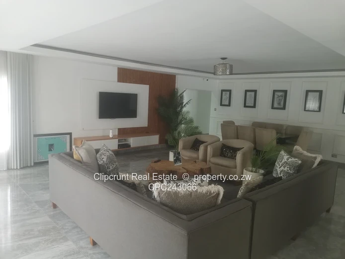 Ashdown Park - Neat and Modern House For Sale