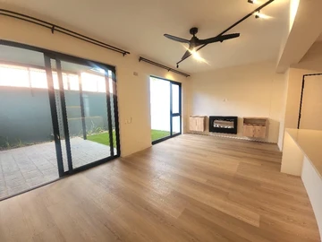 3 Bedroom Flat & Apartment