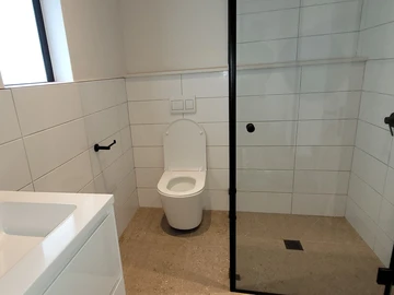 2 Bedroom Flat & Apartment