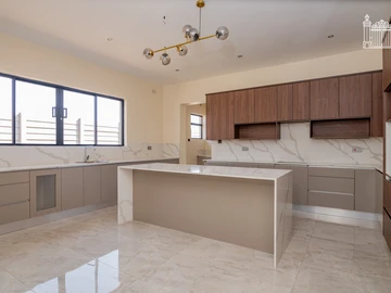 5 Bedroom House