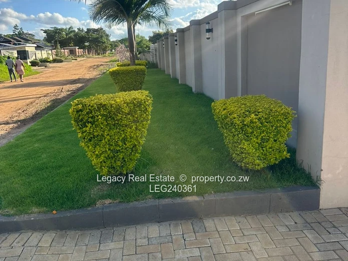 Pomona House With Solar Geyser And Electric Gate  .