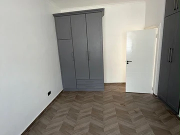 4 Bedroom Flat & Apartment