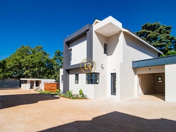 4 Bedroom Flat & Apartment