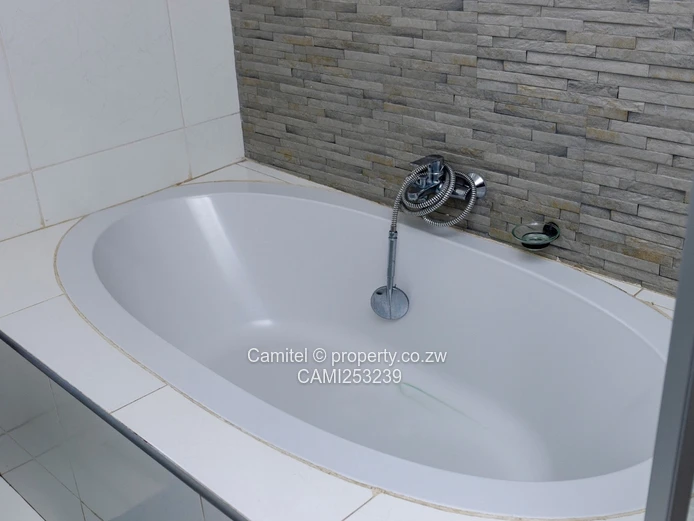 Spacious 4-Bed Arlington Home on 2000 m² with Borehole