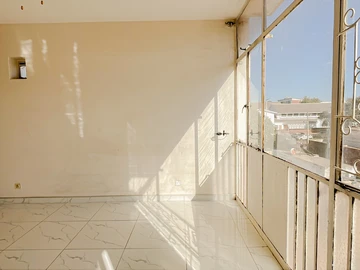 2 Bedroom Flat & Apartment
