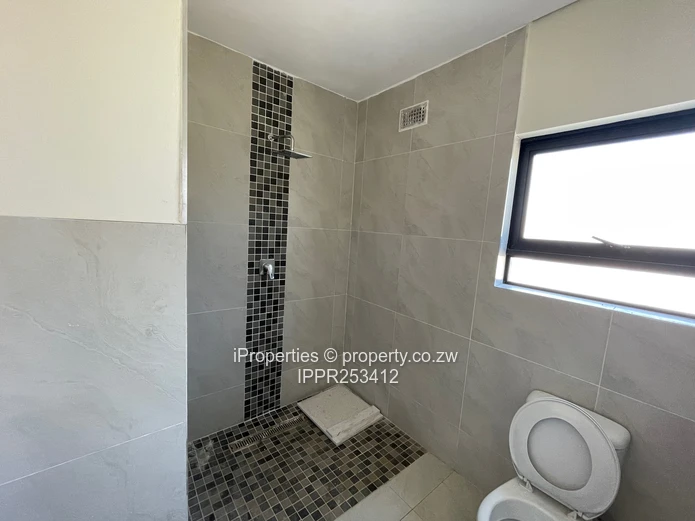Modern 2-Bed Garden Flat, Private Yard in Marlborough