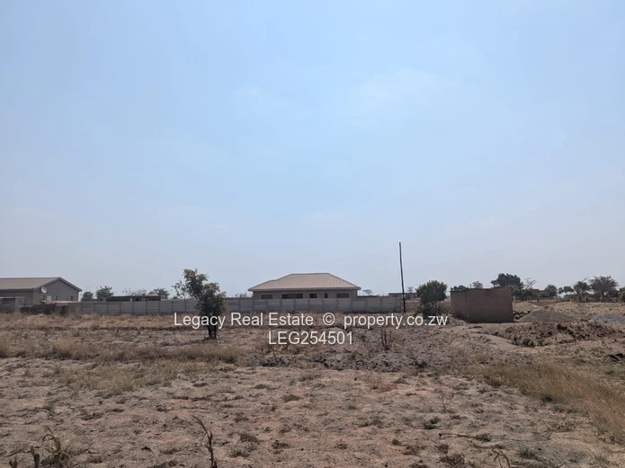 2100 sqm Norton stand — flat site with gravel access (Sole Mandate)