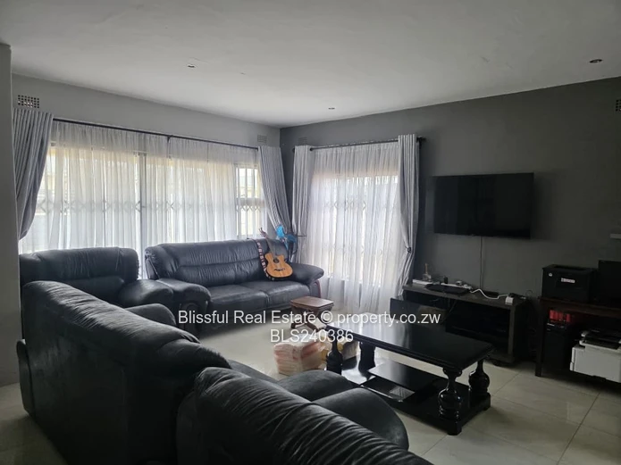 House For sale in Fairview park  Ruwa