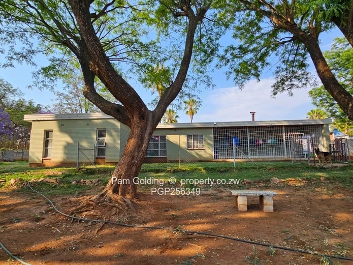 Close To Town. SURBUBS 2939sqm!