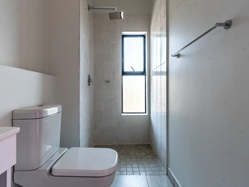 2 Bedroom Flat & Apartment