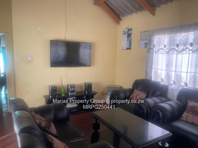 8-Bed Home with Verandah & Walled Yard in Chitungwiza