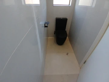 2 Bedroom Flat & Apartment