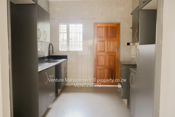 Cozy Renovated 3 Bedroom Garden Flat with Parking