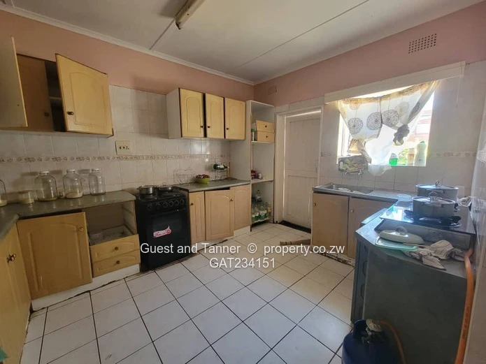 Charming 3-Bedroom House with Servants Quarters for sale in Paddonhurst near Bulawayo 